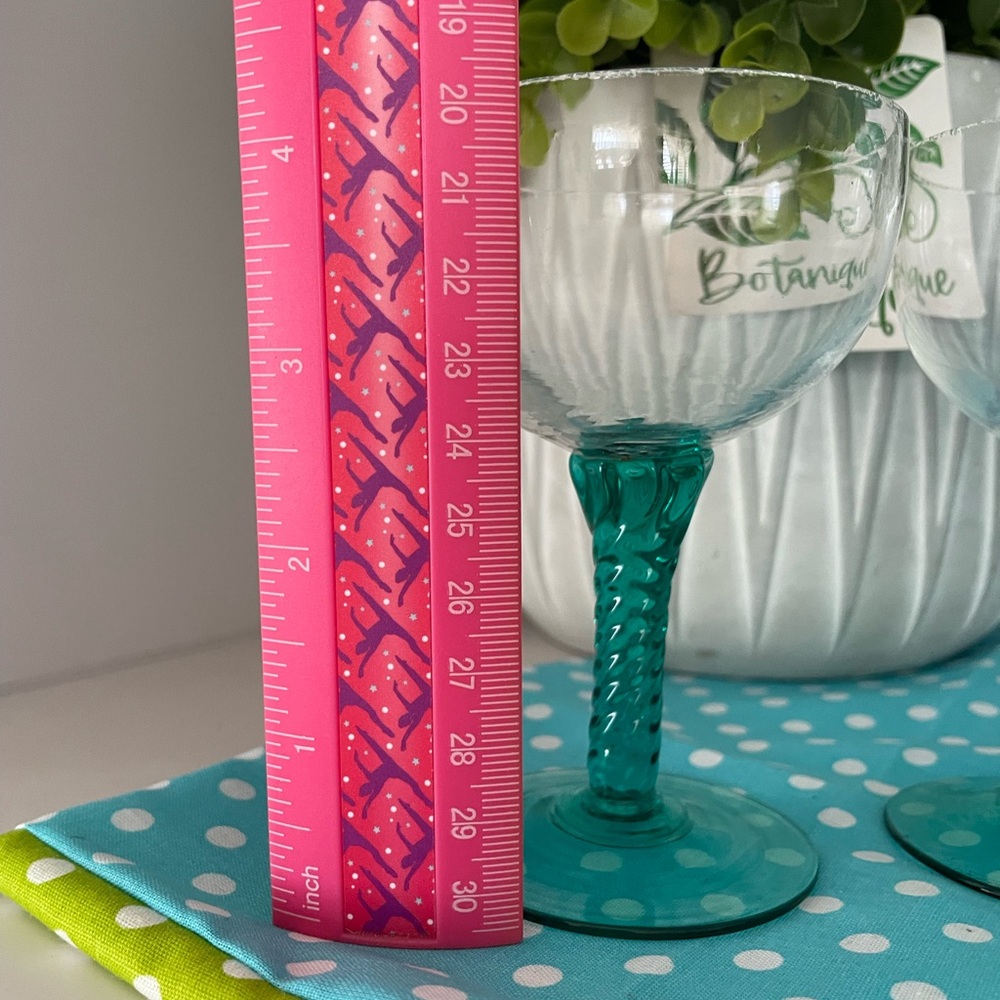 2 Elegant Green Stem Glasses - Picture 4 of 8